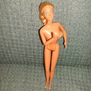 Vintage 90s Barbie Doll Twist n Turn Bendable Knees Blue Eyes Blonde Taiwan 1966